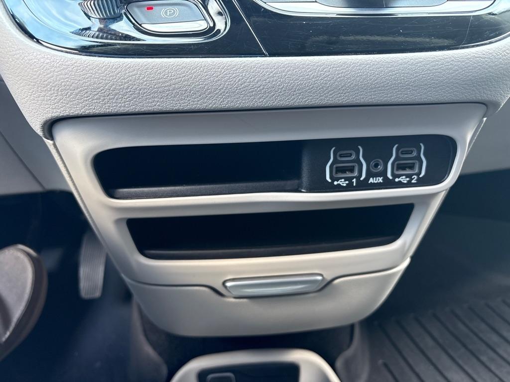Chrysler Voyager LX FWD 2024