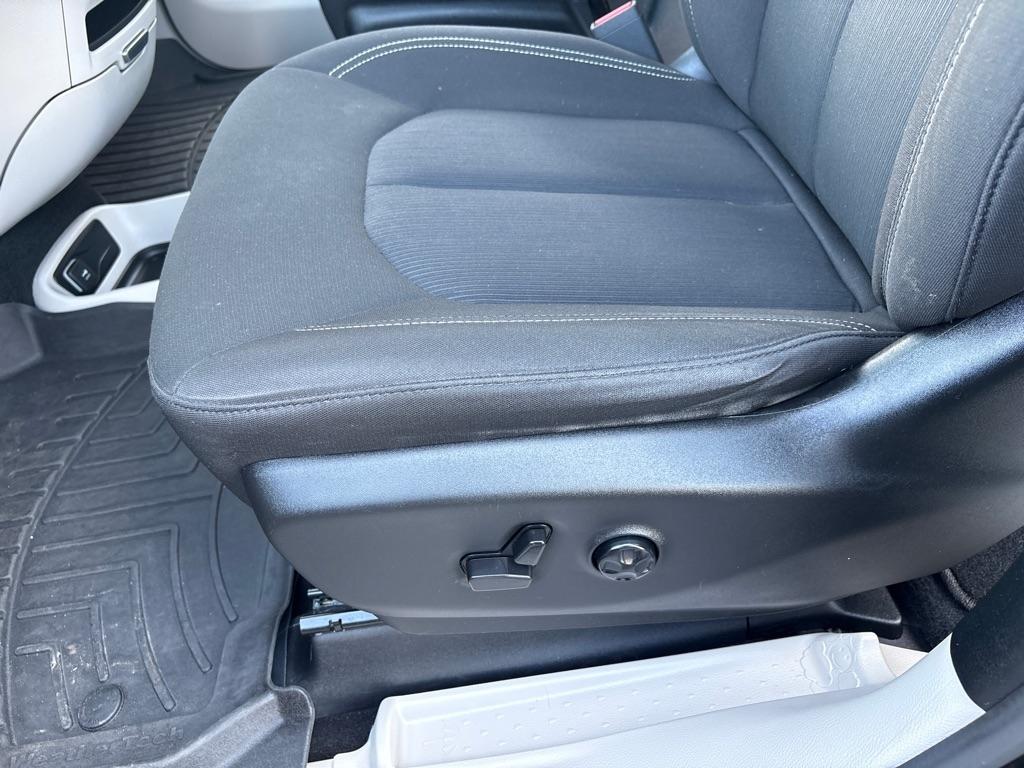 Chrysler Voyager LX FWD 2024
