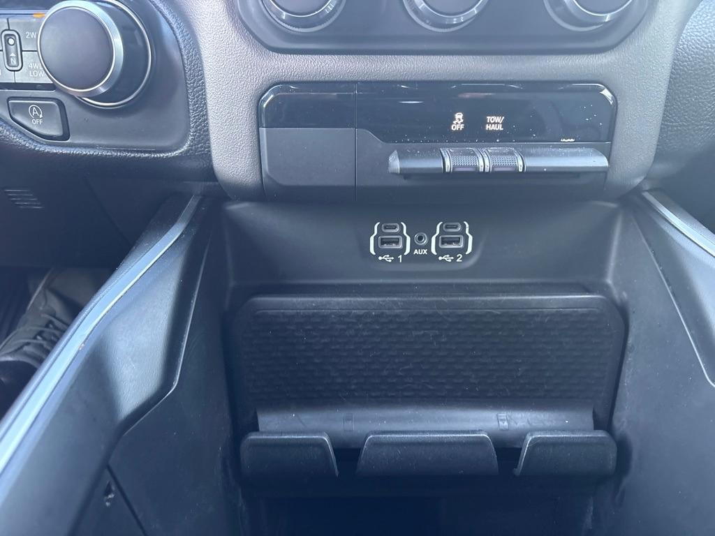 RAM 1500 Big Horn 4x4 Crew Cab 5'7" Box 2022