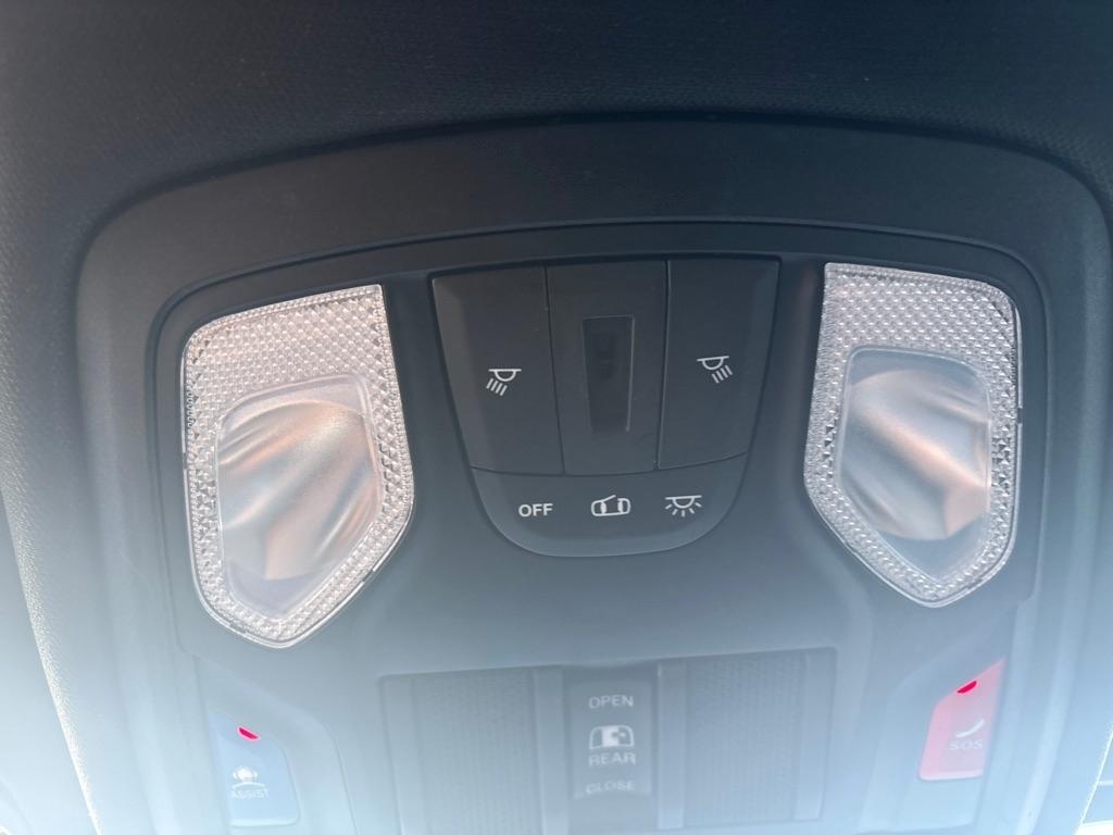 RAM 1500 Big Horn 4x4 Crew Cab 5'7" Box 2022