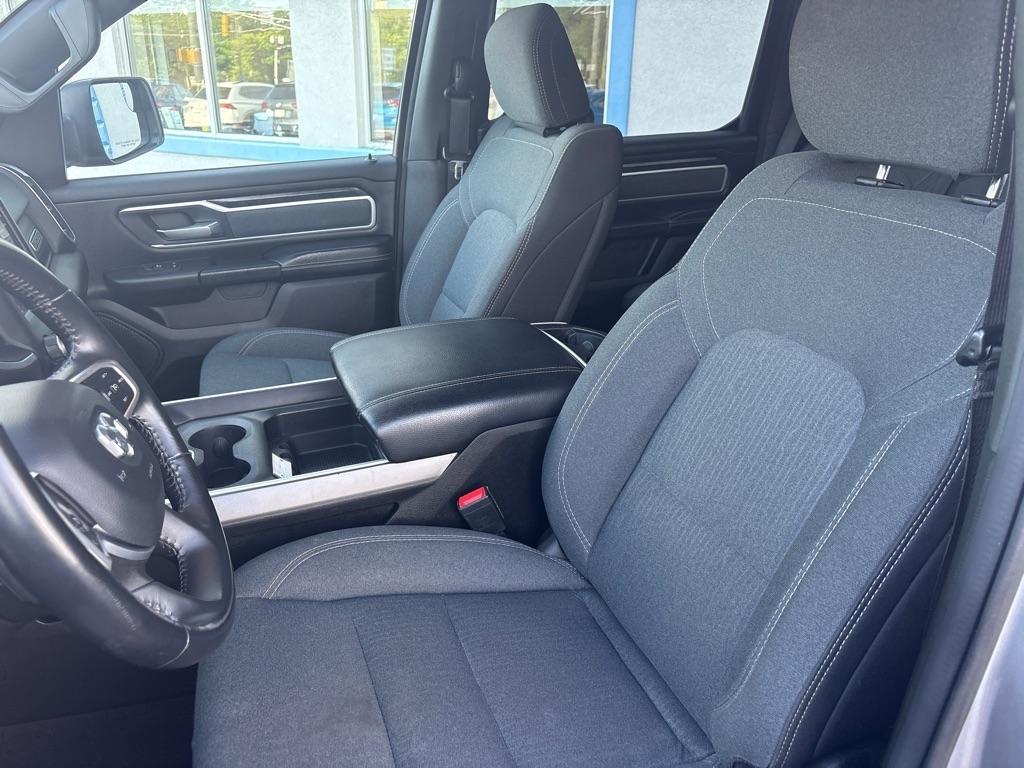 RAM 1500 Big Horn 4x4 Crew Cab 5'7" Box 2022