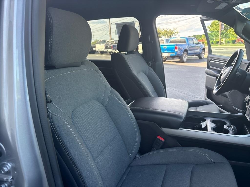 RAM 1500 Big Horn 4x4 Crew Cab 5'7" Box 2022