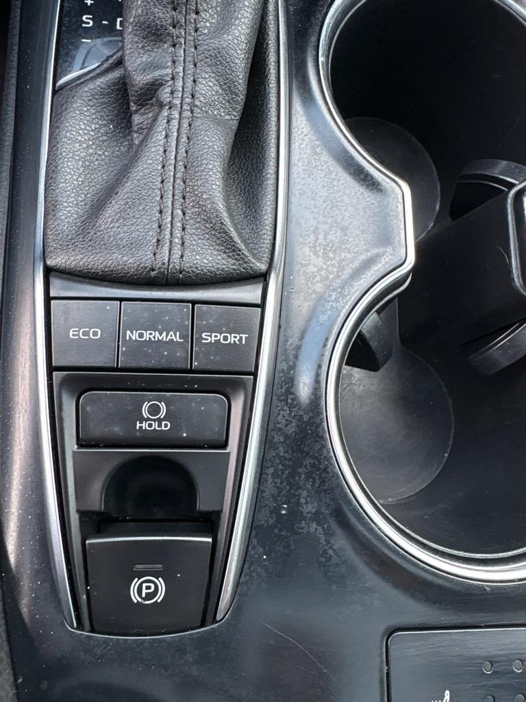 Toyota Camry XLE Auto AWD (Natl) 2020