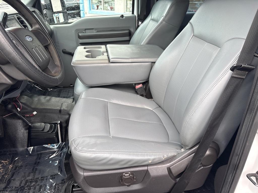 Ford Super Duty F-250 SRW 4WD Crew Cab 156" XL 2016