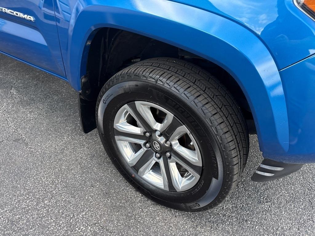 Toyota Tacoma Limited Double Cab 5' Bed V6 4x4 AT (Natl) 2017