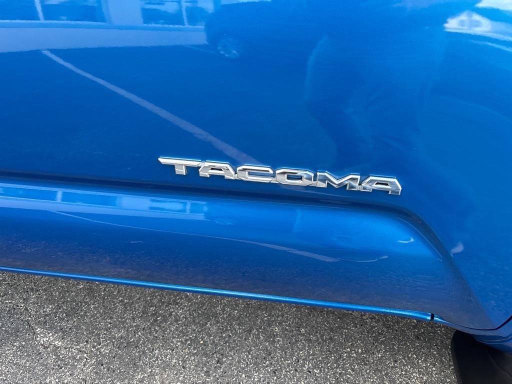 Toyota Tacoma Limited Double Cab 5' Bed V6 4x4 AT (Natl) 2017