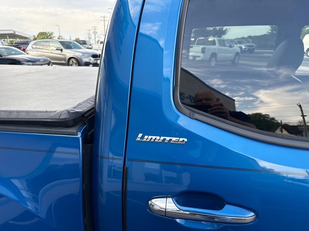 Toyota Tacoma Limited Double Cab 5' Bed V6 4x4 AT (Natl) 2017