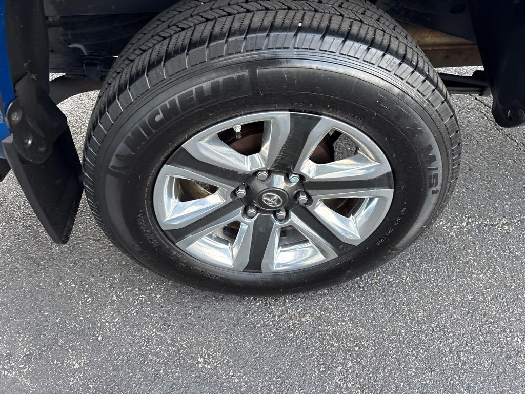 Toyota Tacoma Limited Double Cab 5' Bed V6 4x4 AT (Natl) 2017