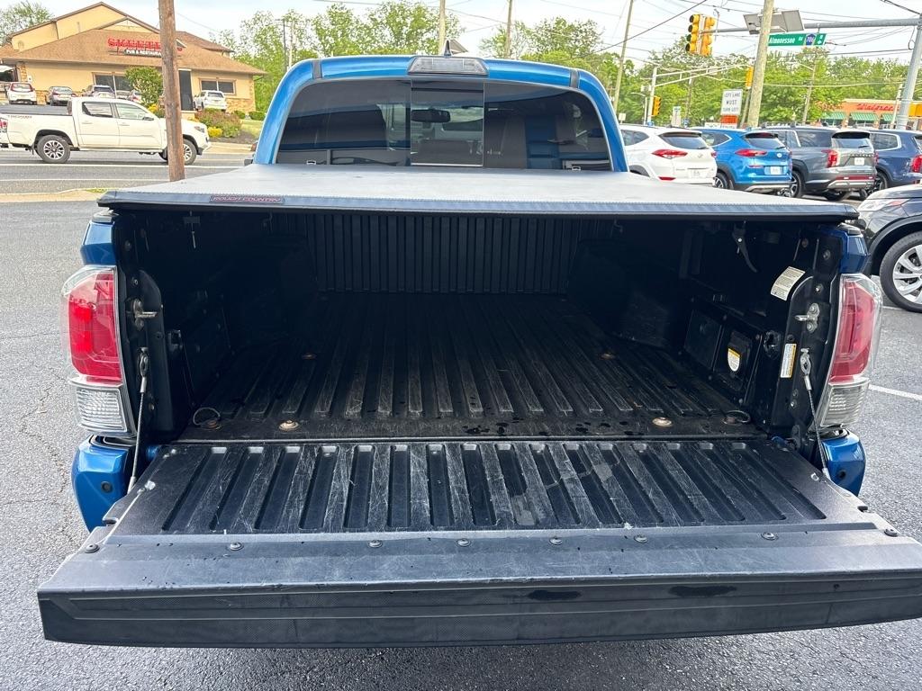Toyota Tacoma Limited Double Cab 5' Bed V6 4x4 AT (Natl) 2017