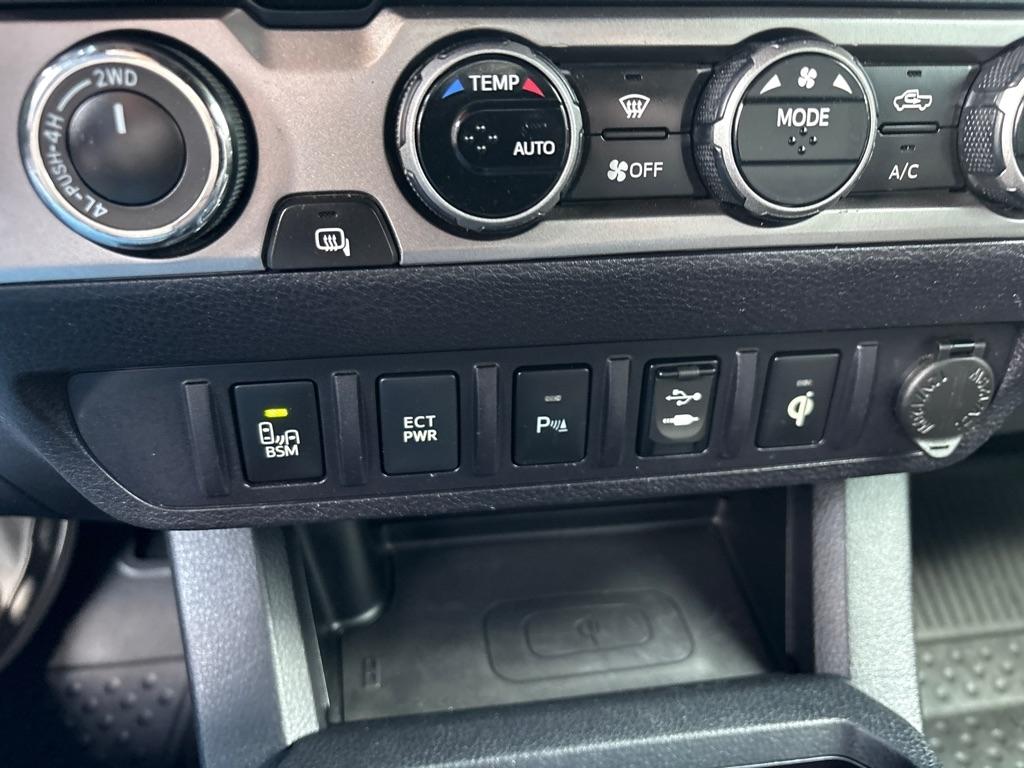 Toyota Tacoma Limited Double Cab 5' Bed V6 4x4 AT (Natl) 2017