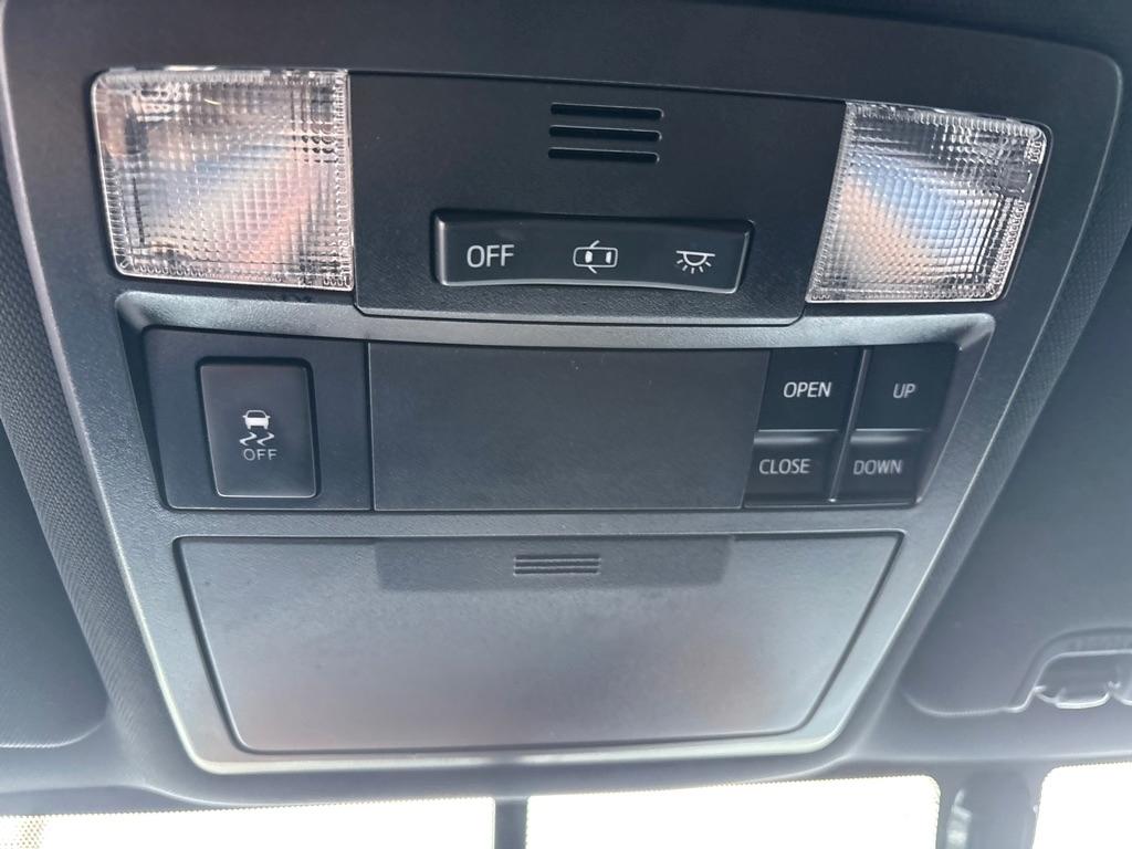 Toyota Tacoma Limited Double Cab 5' Bed V6 4x4 AT (Natl) 2017