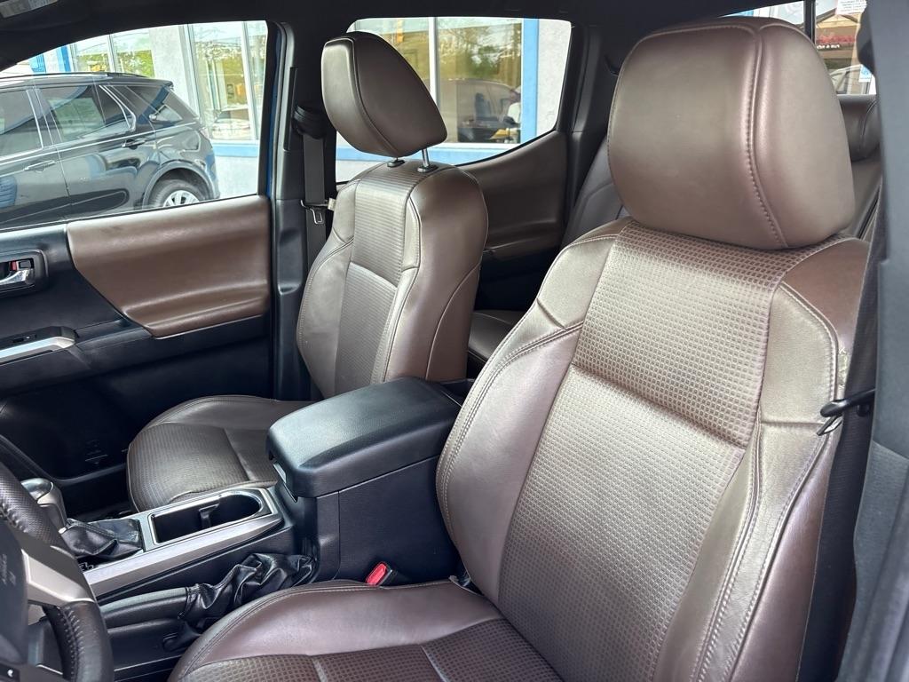 Toyota Tacoma Limited Double Cab 5' Bed V6 4x4 AT (Natl) 2017