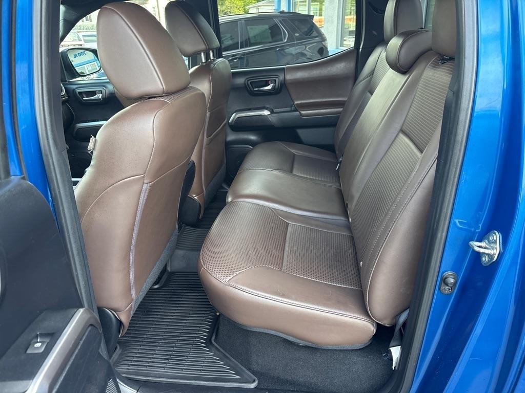 Toyota Tacoma Limited Double Cab 5' Bed V6 4x4 AT (Natl) 2017