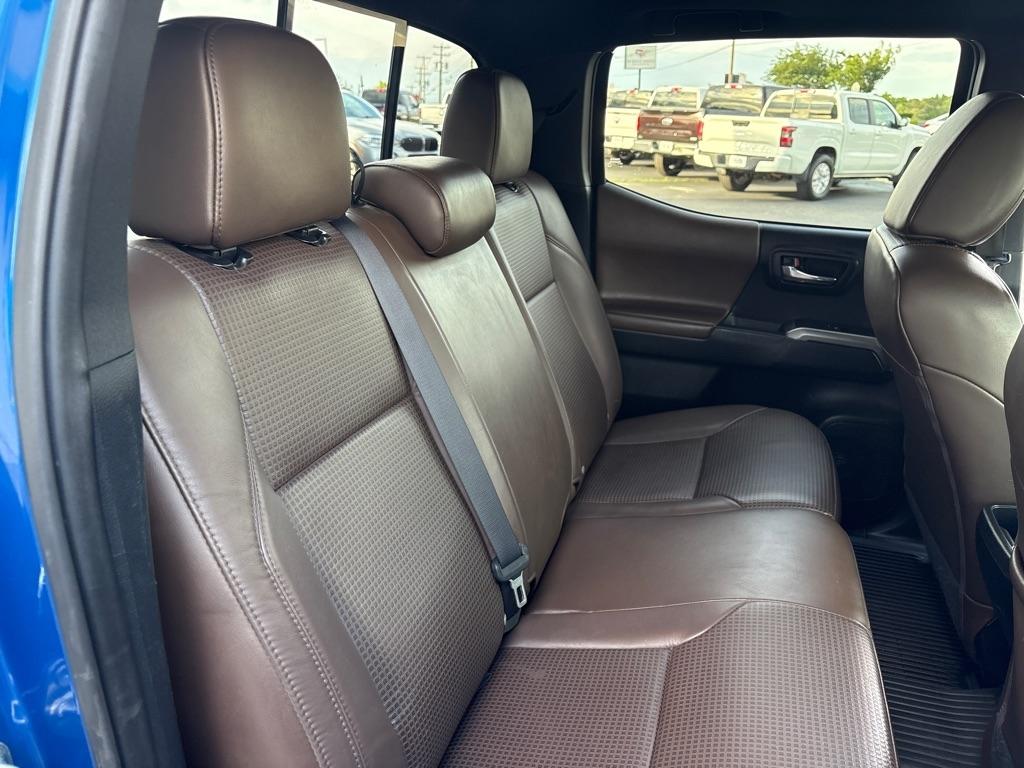 Toyota Tacoma Limited Double Cab 5' Bed V6 4x4 AT (Natl) 2017