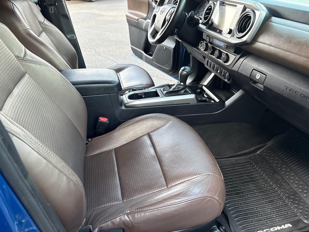 Toyota Tacoma Limited Double Cab 5' Bed V6 4x4 AT (Natl) 2017