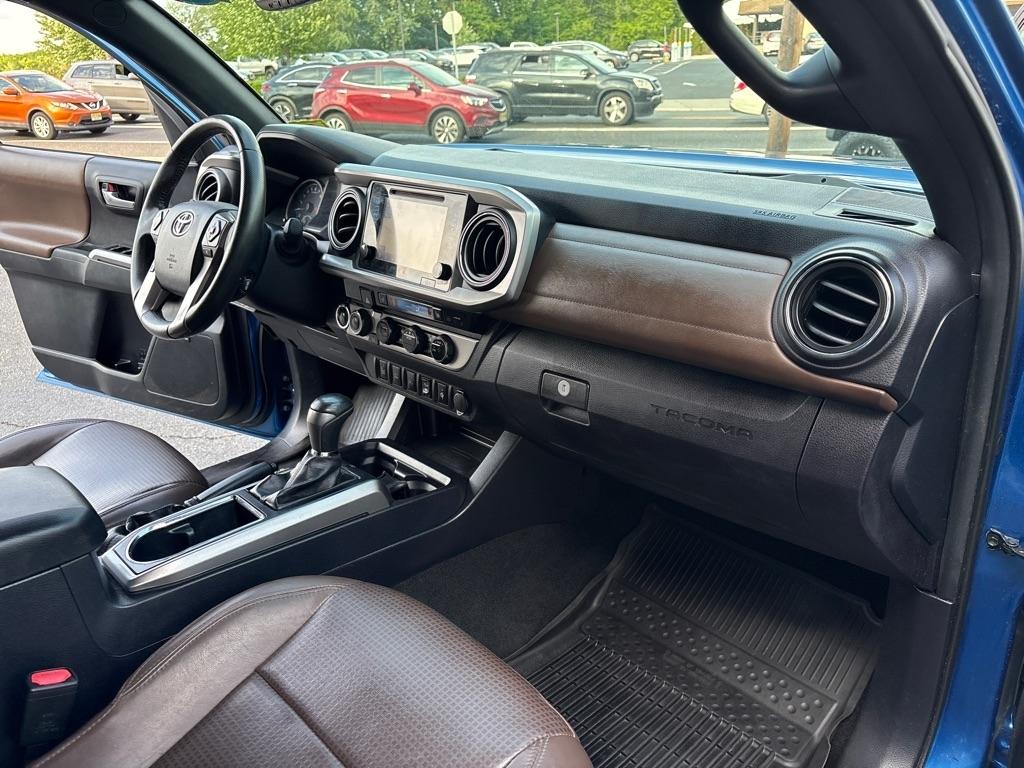 Toyota Tacoma Limited Double Cab 5' Bed V6 4x4 AT (Natl) 2017