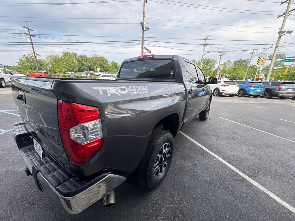 Toyota Tundra 4WD Truck CrewMax 5.7L V8 6-Spd AT SR5 (Natl) 2016