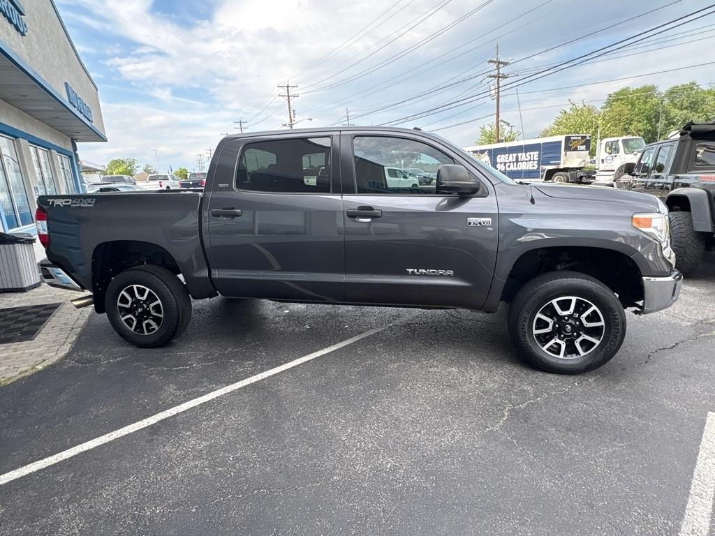 Toyota Tundra 4WD Truck CrewMax 5.7L V8 6-Spd AT SR5 (Natl) 2016