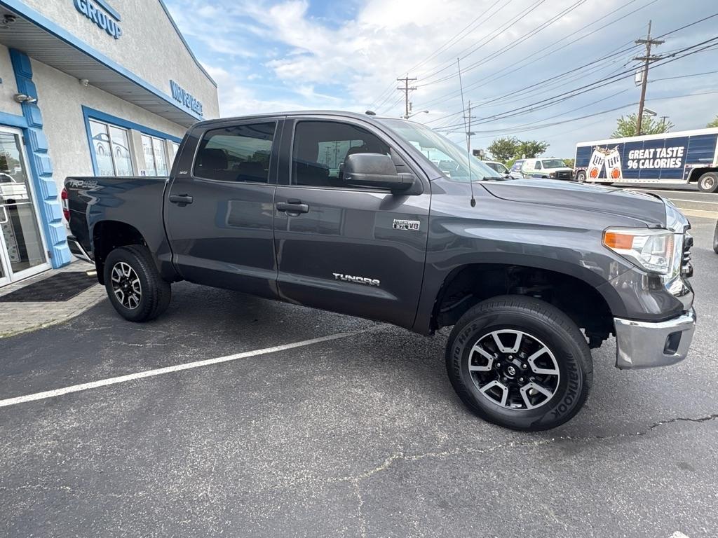 Toyota Tundra 4WD Truck CrewMax 5.7L V8 6-Spd AT SR5 (Natl) 2016