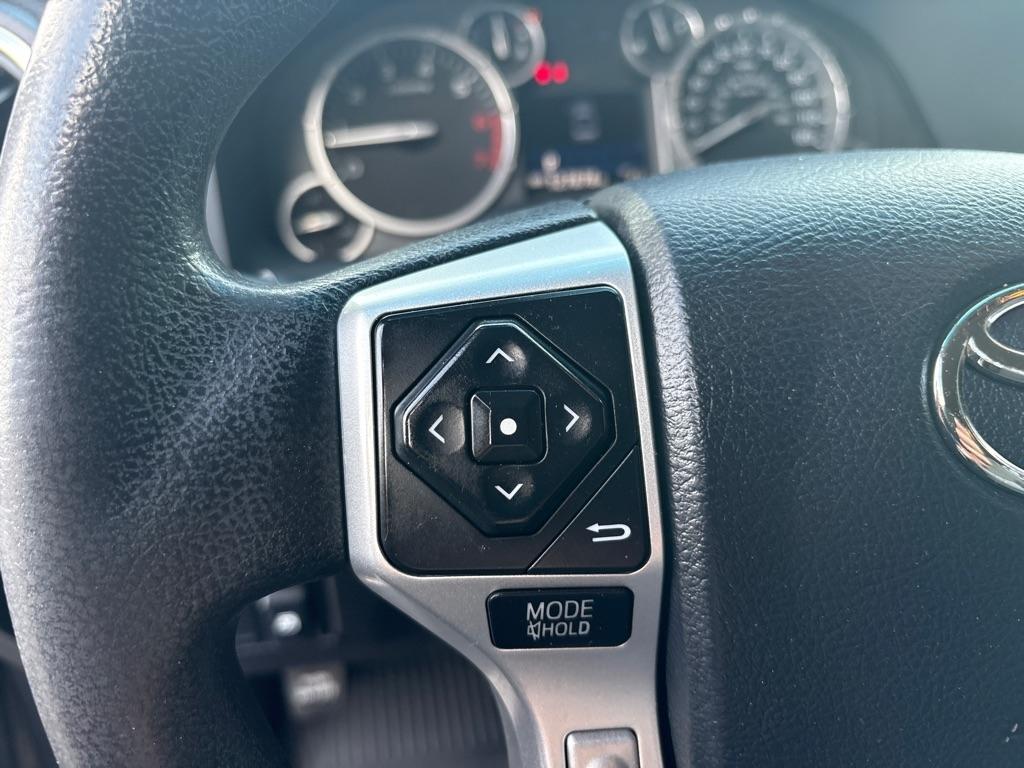 Toyota Tundra 4WD Truck CrewMax 5.7L V8 6-Spd AT SR5 (Natl) 2016