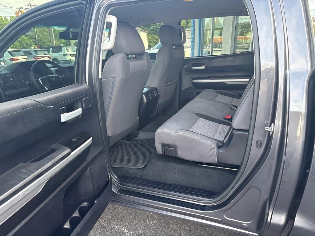 Toyota Tundra 4WD Truck CrewMax 5.7L V8 6-Spd AT SR5 (Natl) 2016