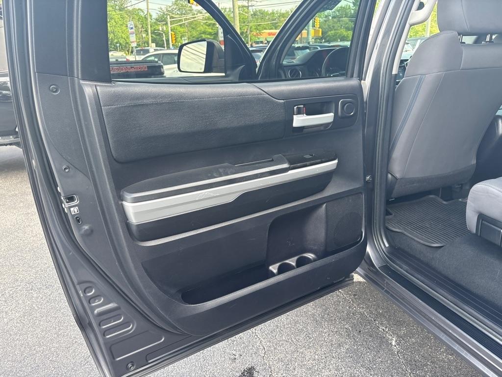 Toyota Tundra 4WD Truck CrewMax 5.7L V8 6-Spd AT SR5 (Natl) 2016