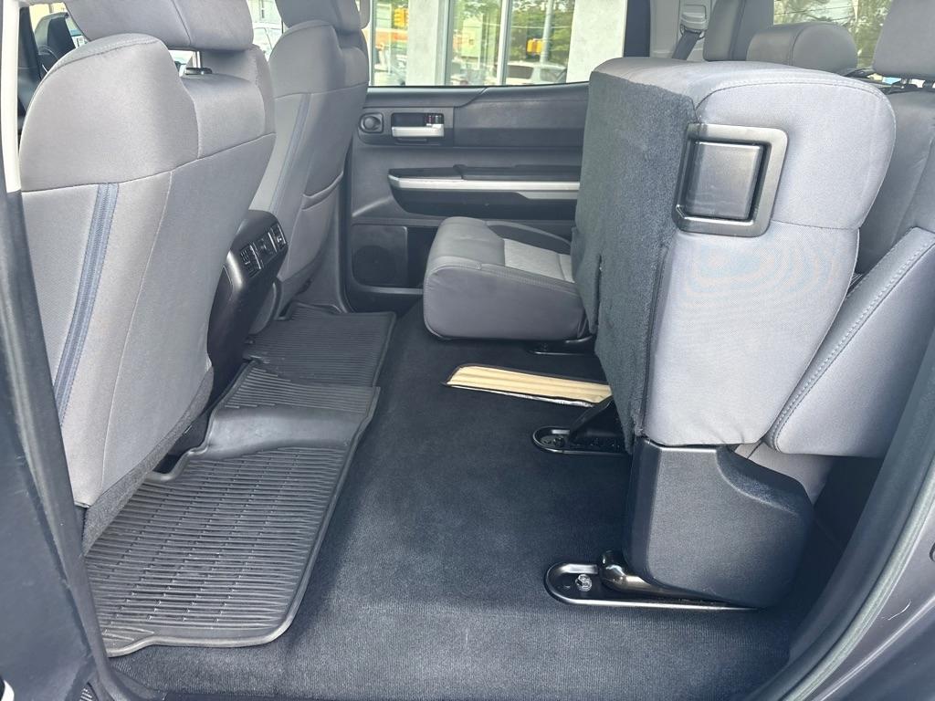 Toyota Tundra 4WD Truck CrewMax 5.7L V8 6-Spd AT SR5 (Natl) 2016