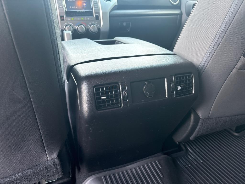 Toyota Tundra 4WD Truck CrewMax 5.7L V8 6-Spd AT SR5 (Natl) 2016