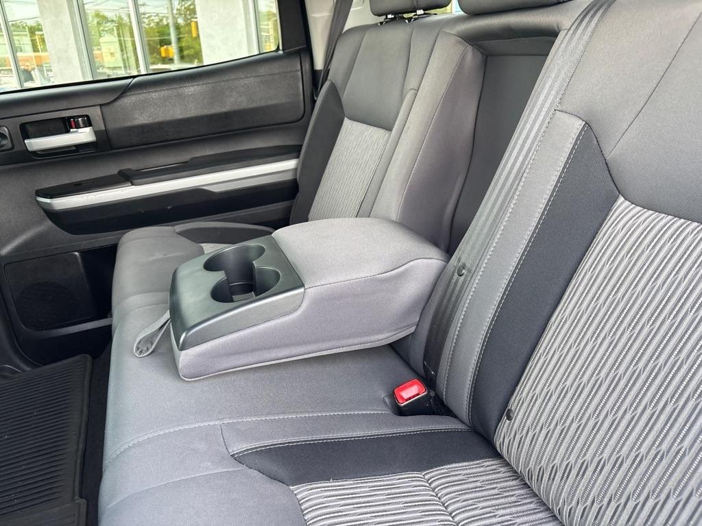 Toyota Tundra 4WD Truck CrewMax 5.7L V8 6-Spd AT SR5 (Natl) 2016