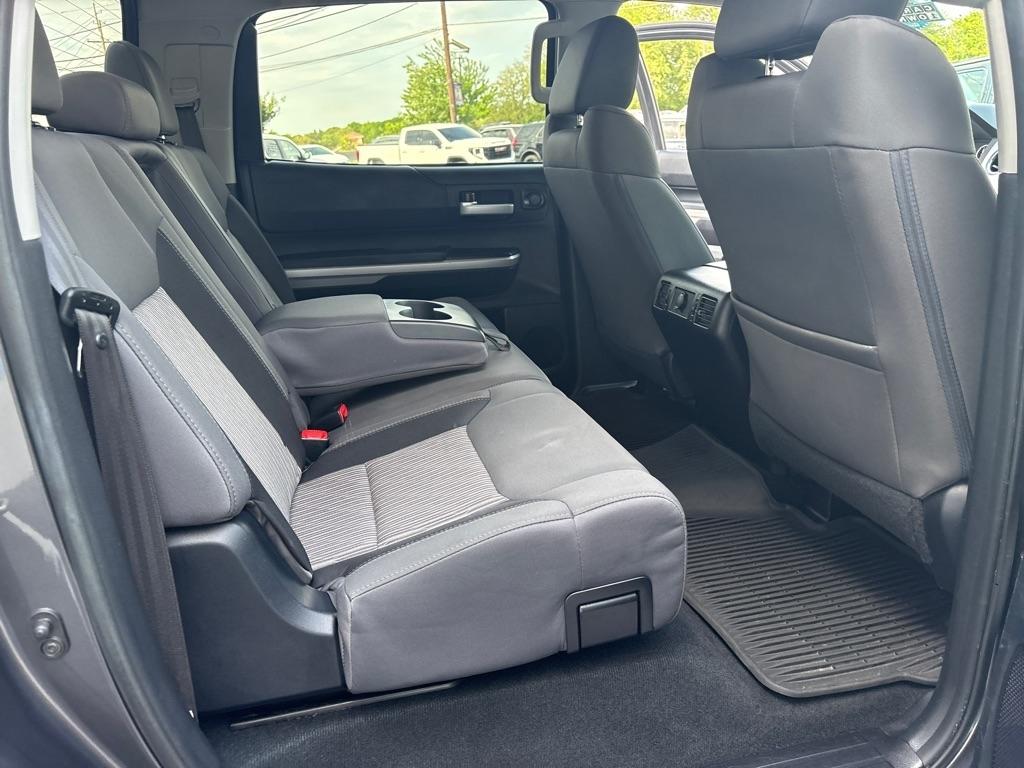 Toyota Tundra 4WD Truck CrewMax 5.7L V8 6-Spd AT SR5 (Natl) 2016