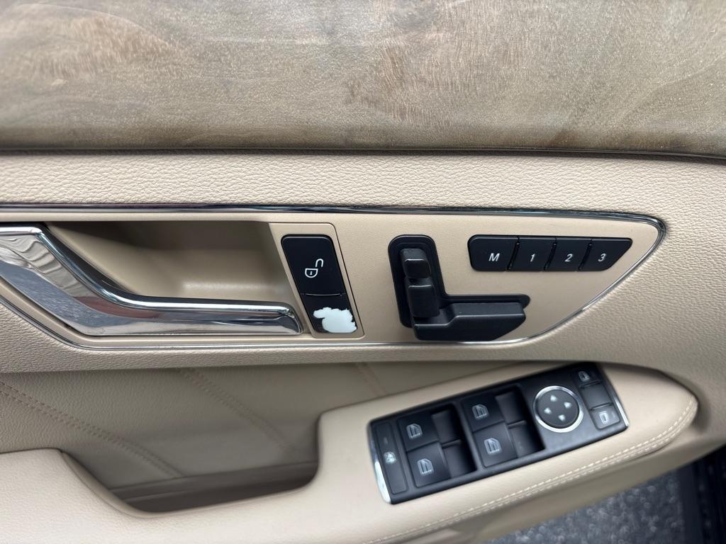 Mercedes-Benz E-Class 4dr Sdn E 350 Luxury 4MATIC 2010