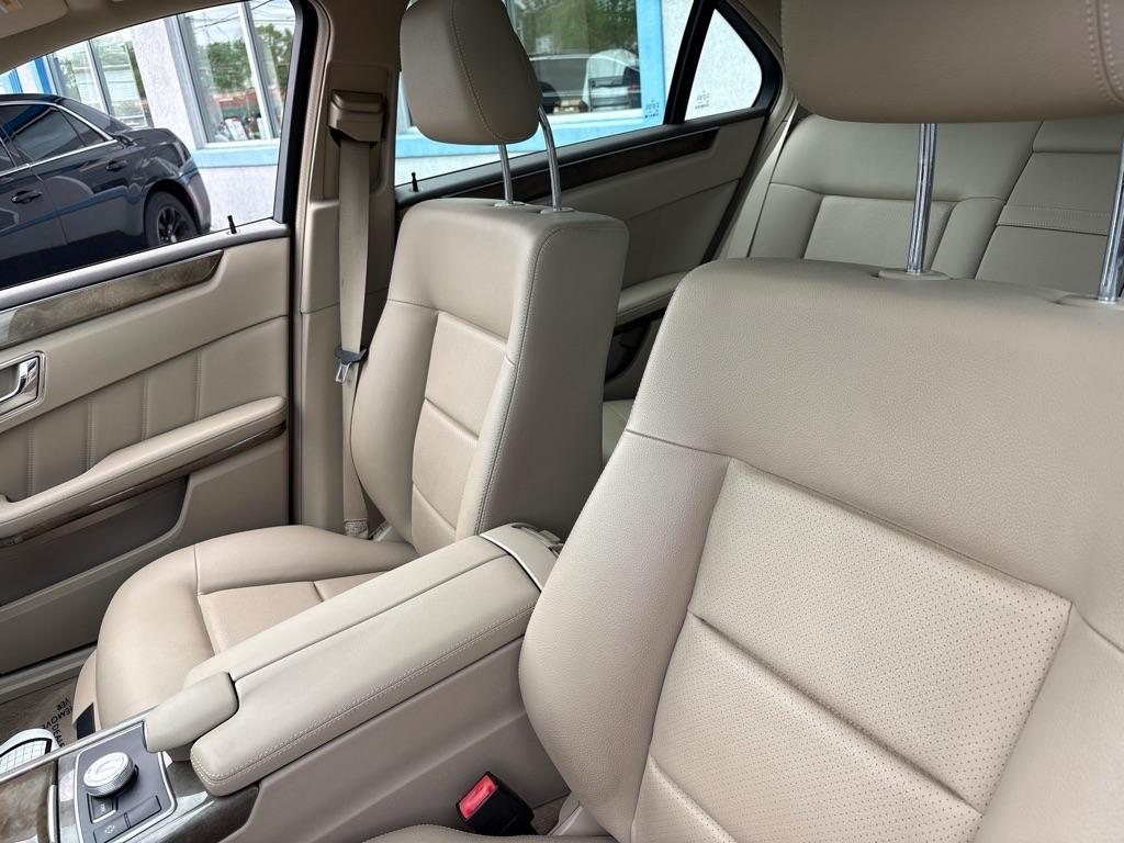 Mercedes-Benz E-Class 4dr Sdn E 350 Luxury 4MATIC 2010