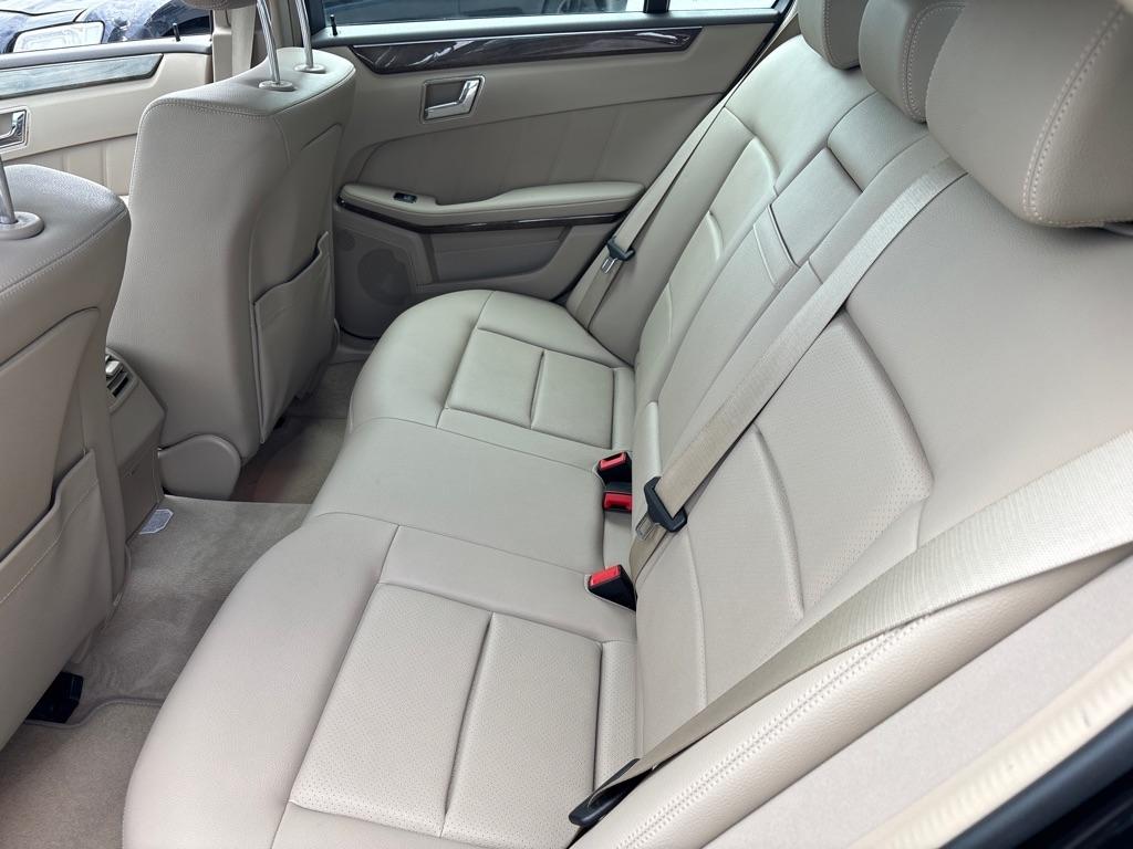 Mercedes-Benz E-Class 4dr Sdn E 350 Luxury 4MATIC 2010