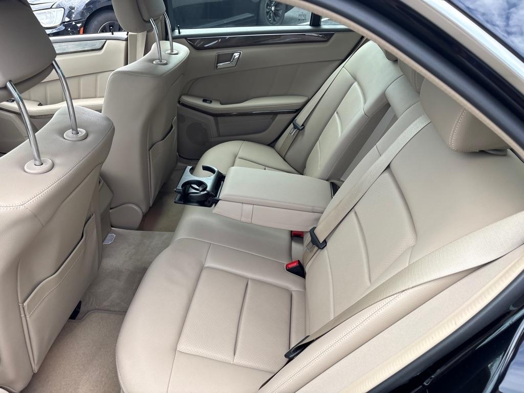 Mercedes-Benz E-Class 4dr Sdn E 350 Luxury 4MATIC 2010