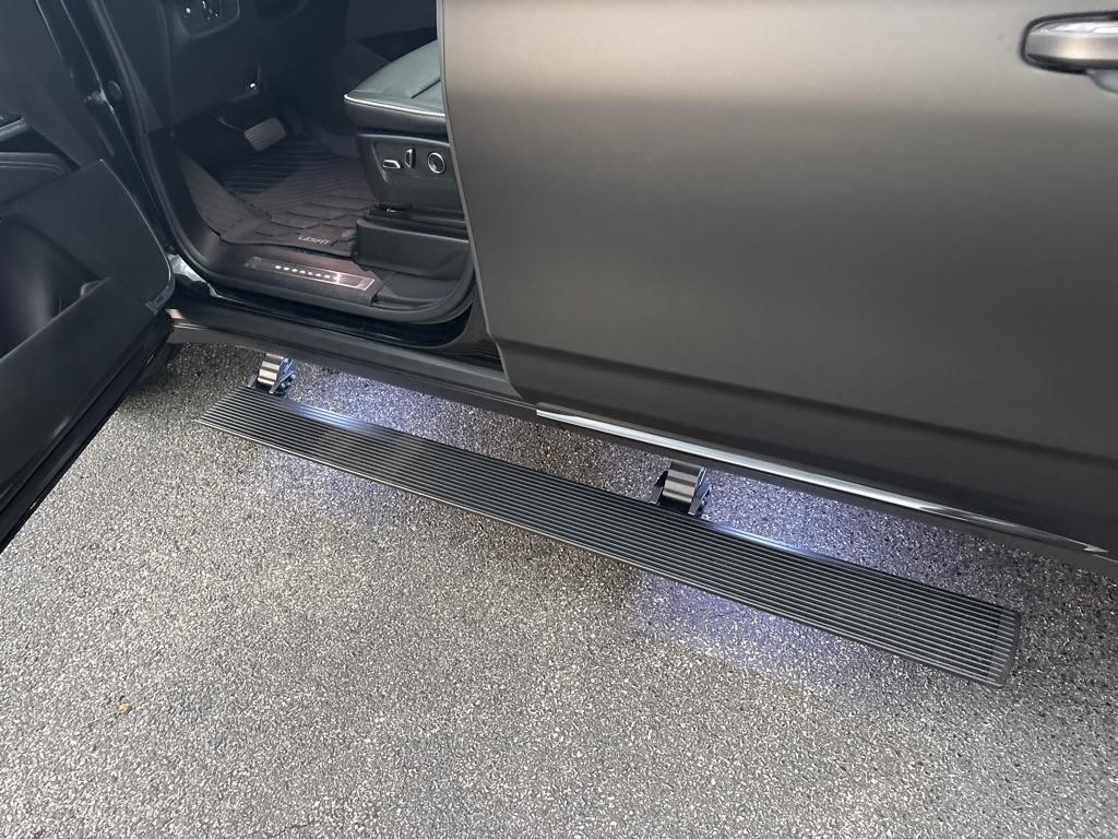Cadillac Escalade ESV 4WD 4dr Premium Luxury 2025