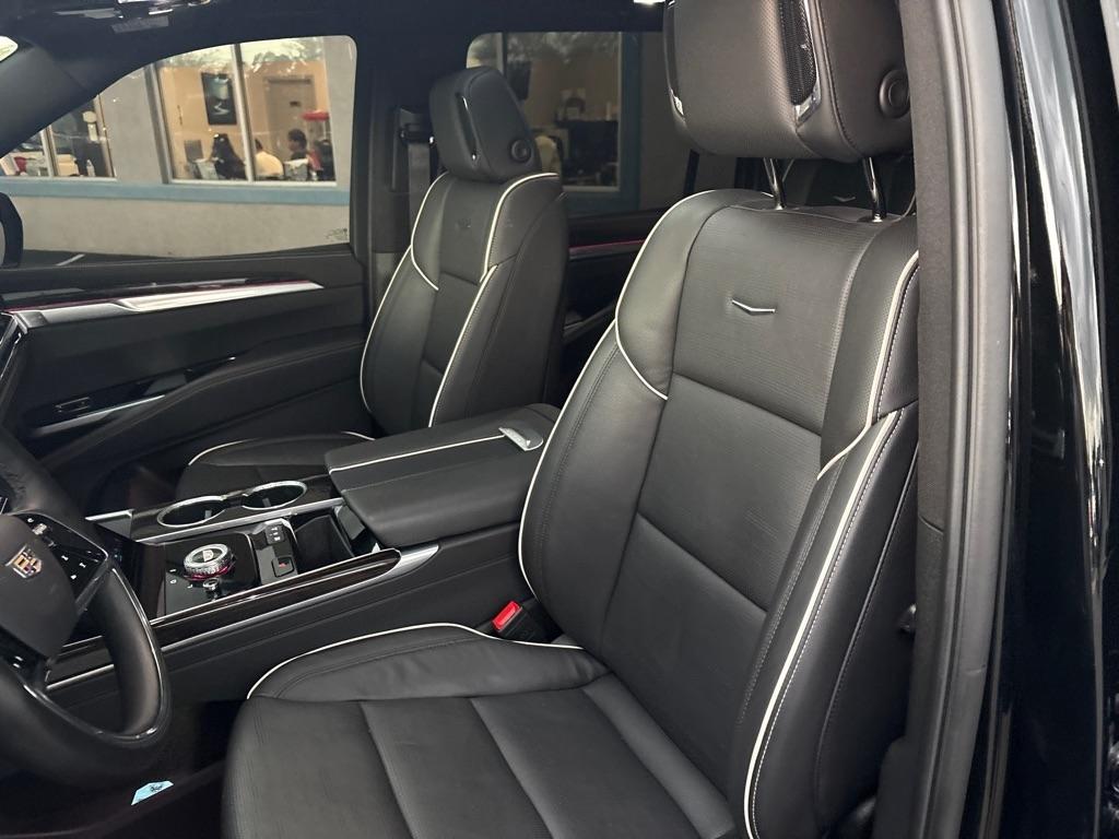 Cadillac Escalade ESV 4WD 4dr Premium Luxury 2025