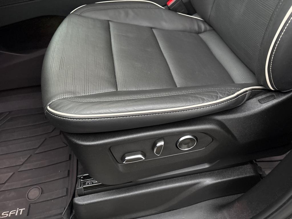 Cadillac Escalade ESV 4WD 4dr Premium Luxury 2025