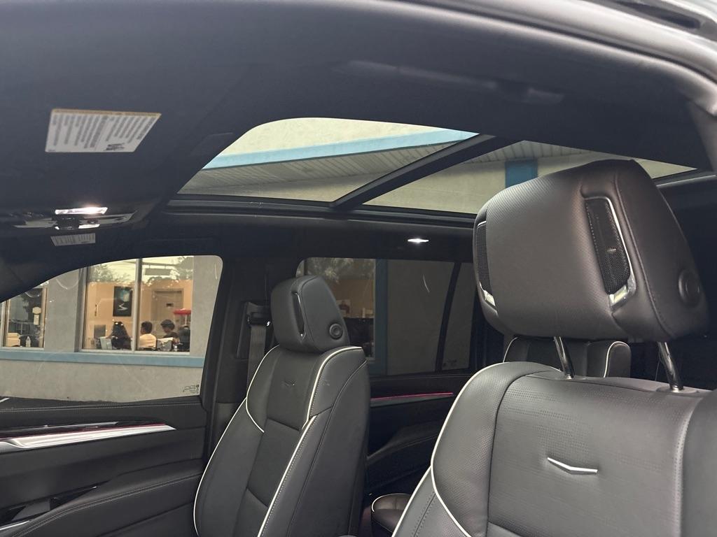 Cadillac Escalade ESV 4WD 4dr Premium Luxury 2025