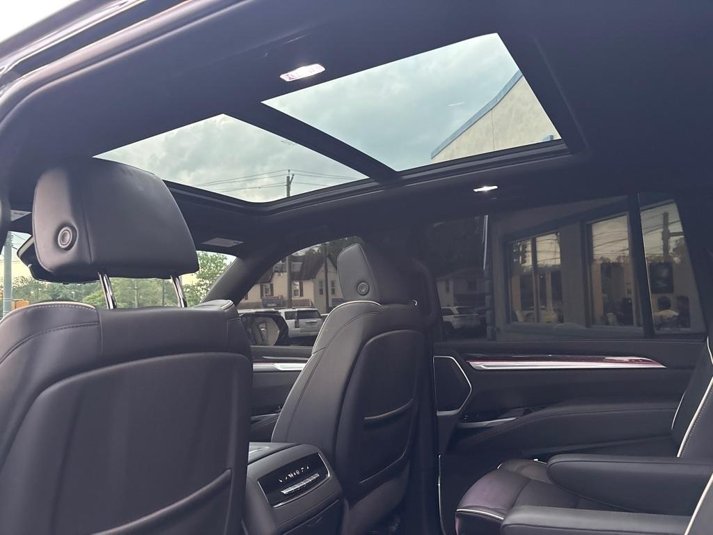 Cadillac Escalade ESV 4WD 4dr Premium Luxury 2025