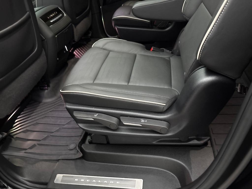 Cadillac Escalade ESV 4WD 4dr Premium Luxury 2025