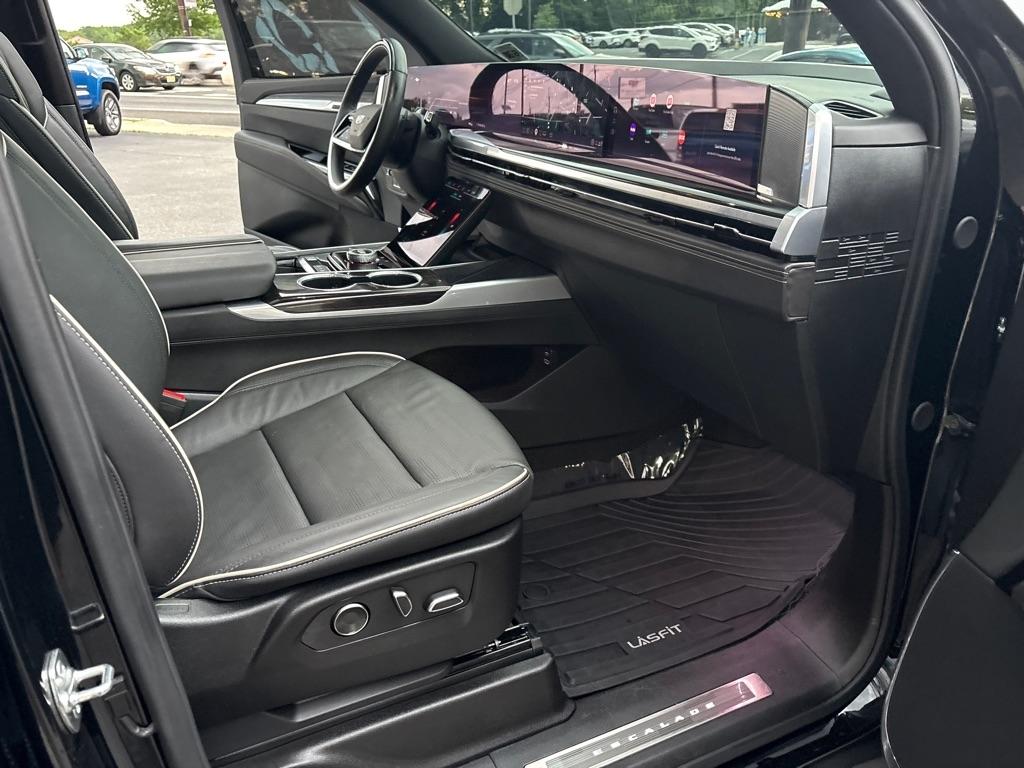 Cadillac Escalade ESV 4WD 4dr Premium Luxury 2025