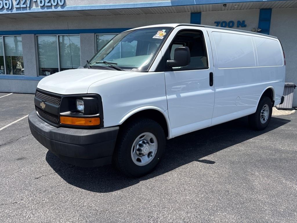 Chevrolet Express Cargo Van RWD 3500 135" 2017