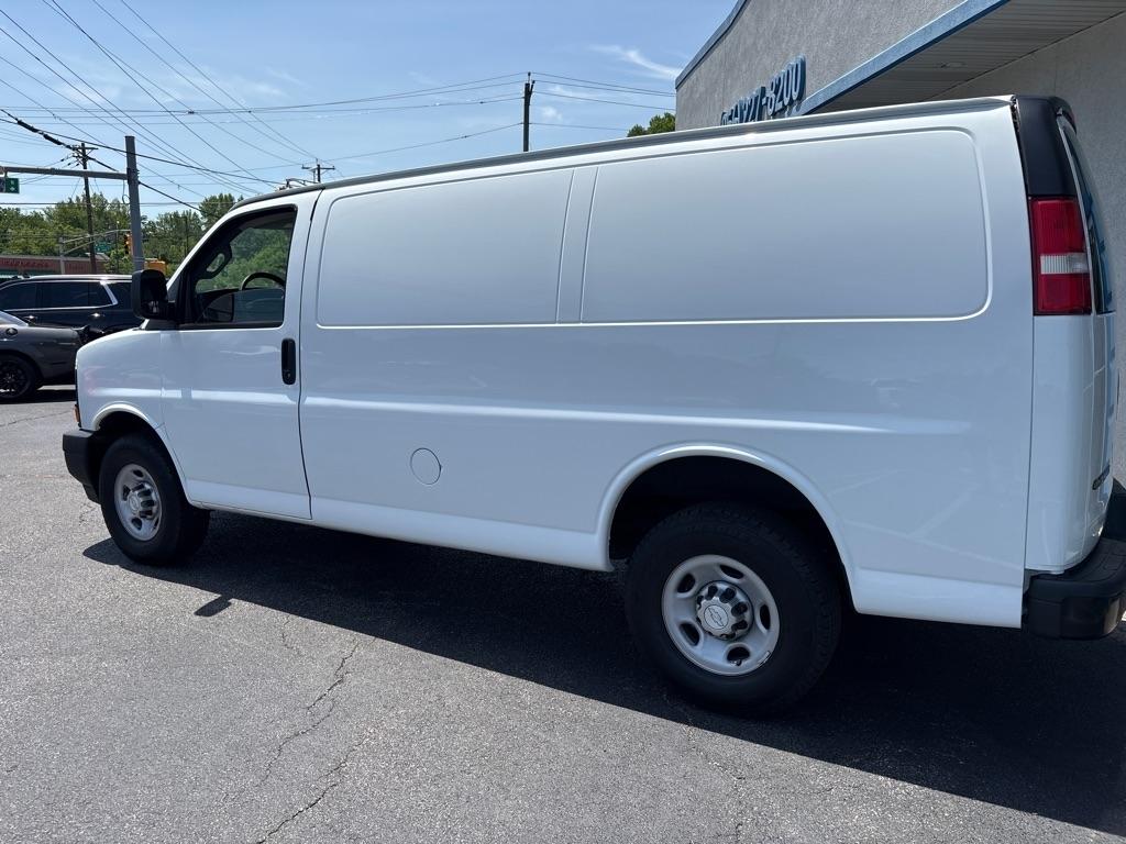 Chevrolet Express Cargo Van RWD 3500 135" 2017