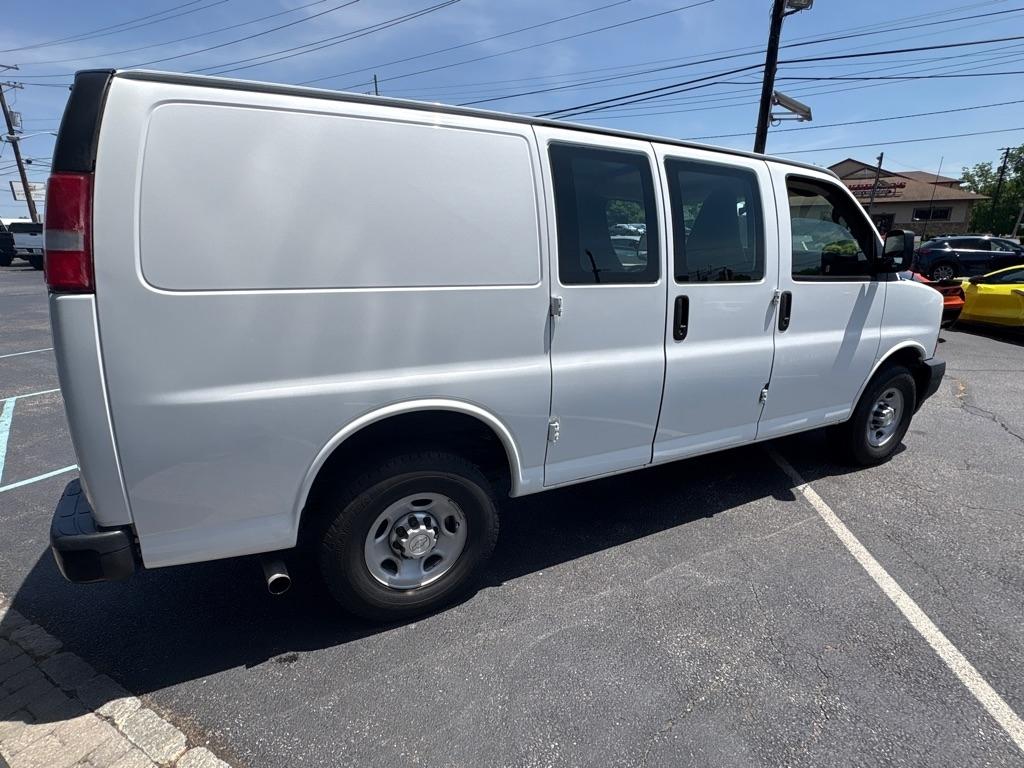Chevrolet Express Cargo Van RWD 3500 135" 2017