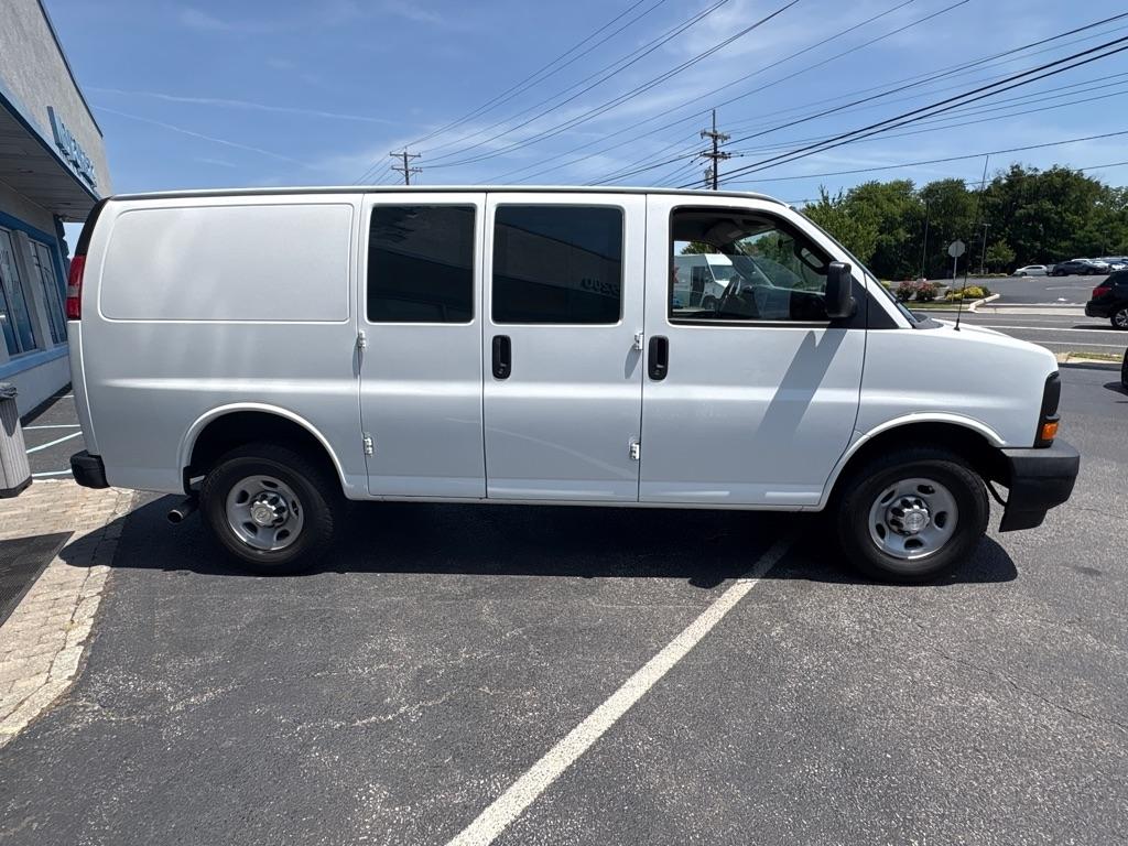 Chevrolet Express Cargo Van RWD 3500 135" 2017