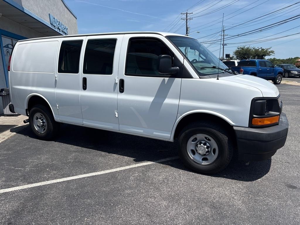 Chevrolet Express Cargo Van RWD 3500 135" 2017