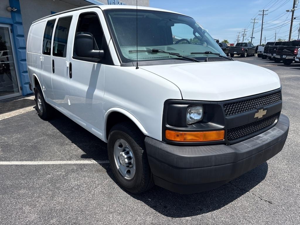 Chevrolet Express Cargo Van RWD 3500 135" 2017