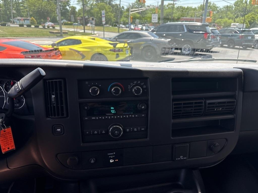 Chevrolet Express Cargo Van RWD 3500 135" 2017