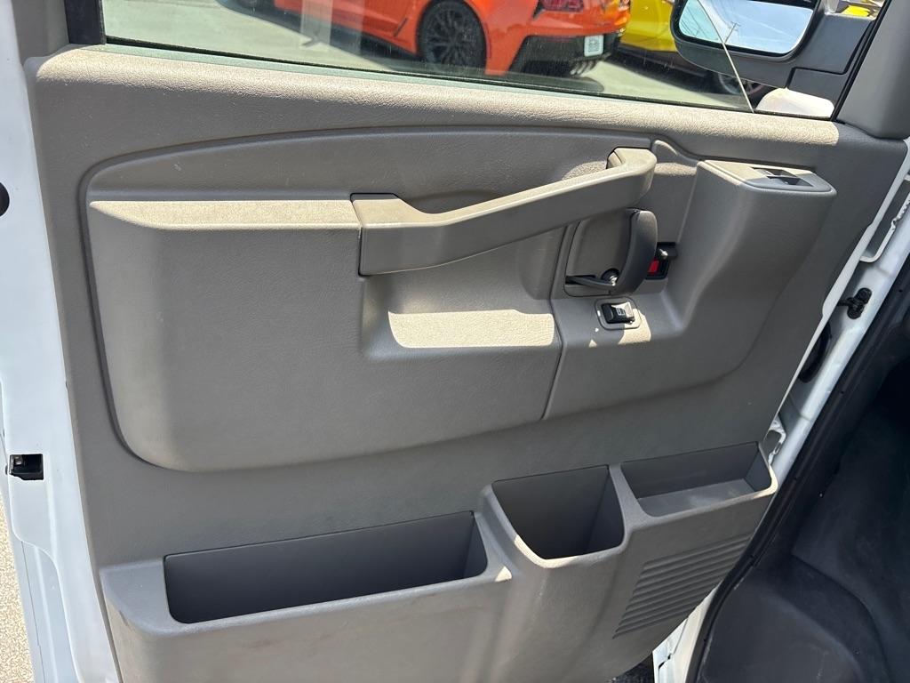 Chevrolet Express Cargo Van RWD 3500 135" 2017