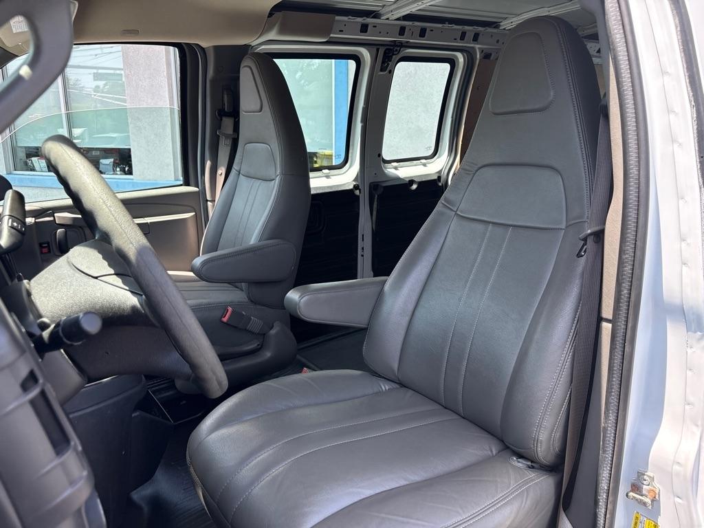 Chevrolet Express Cargo Van RWD 3500 135" 2017